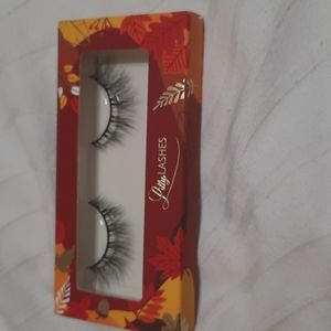 Host pick best in make up party 8/13 !! Lilly Lashes